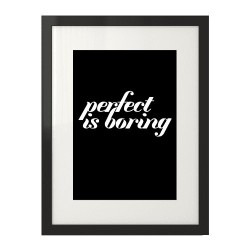 Czarny plakat z napisem "Perfect is boring"