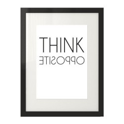 Plakat z napisem "Think opposite"