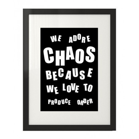 Czarny plakat z białym napisem "We adore chaos because we love to produce order"