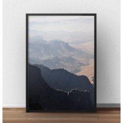 Plakat fotograficzny przedstawiający górski krajobraz 