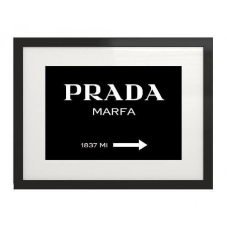 Czarny plakat na ścianę z napisem "Prada - Marfa" w wersji poziomej