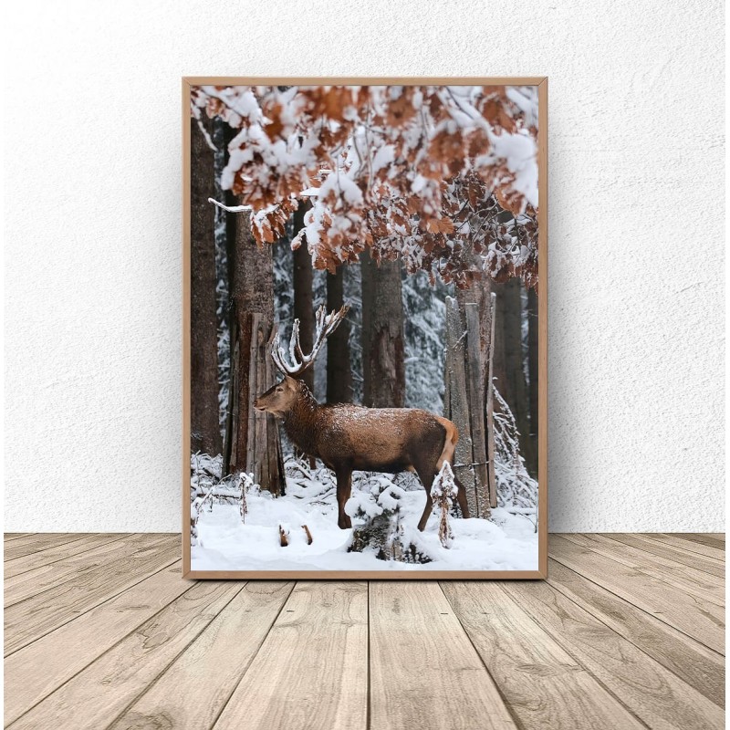 Plakat z jeleniem pośród drzew
