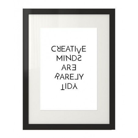 Typograficzny plakat z napisem "Creative minds are rarely tidy"