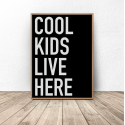 Czarny plakat z napisem Cool kids live here 2