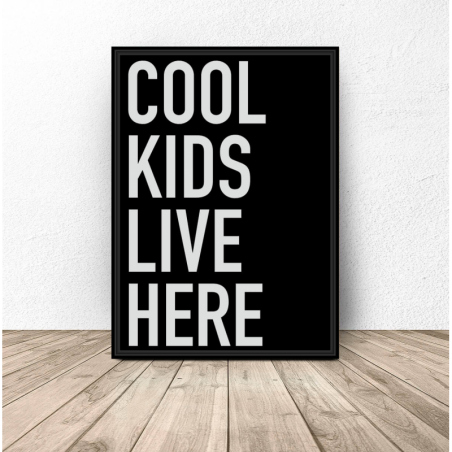 Czarny plakat z napisem "Cool kids live here"