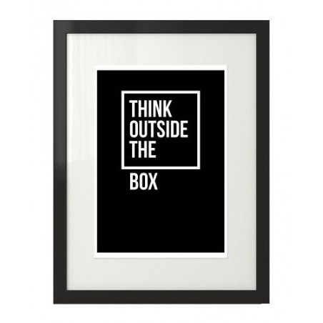 Typografická grafika s motivačním nápisem "Think outside the box" na černém pozadí