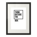 Motywacyjny plakat z napisem Think outside the box 2