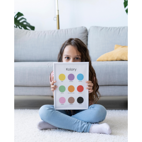 Objevte kouzlo 9 základních barev s Montessori plakátem!